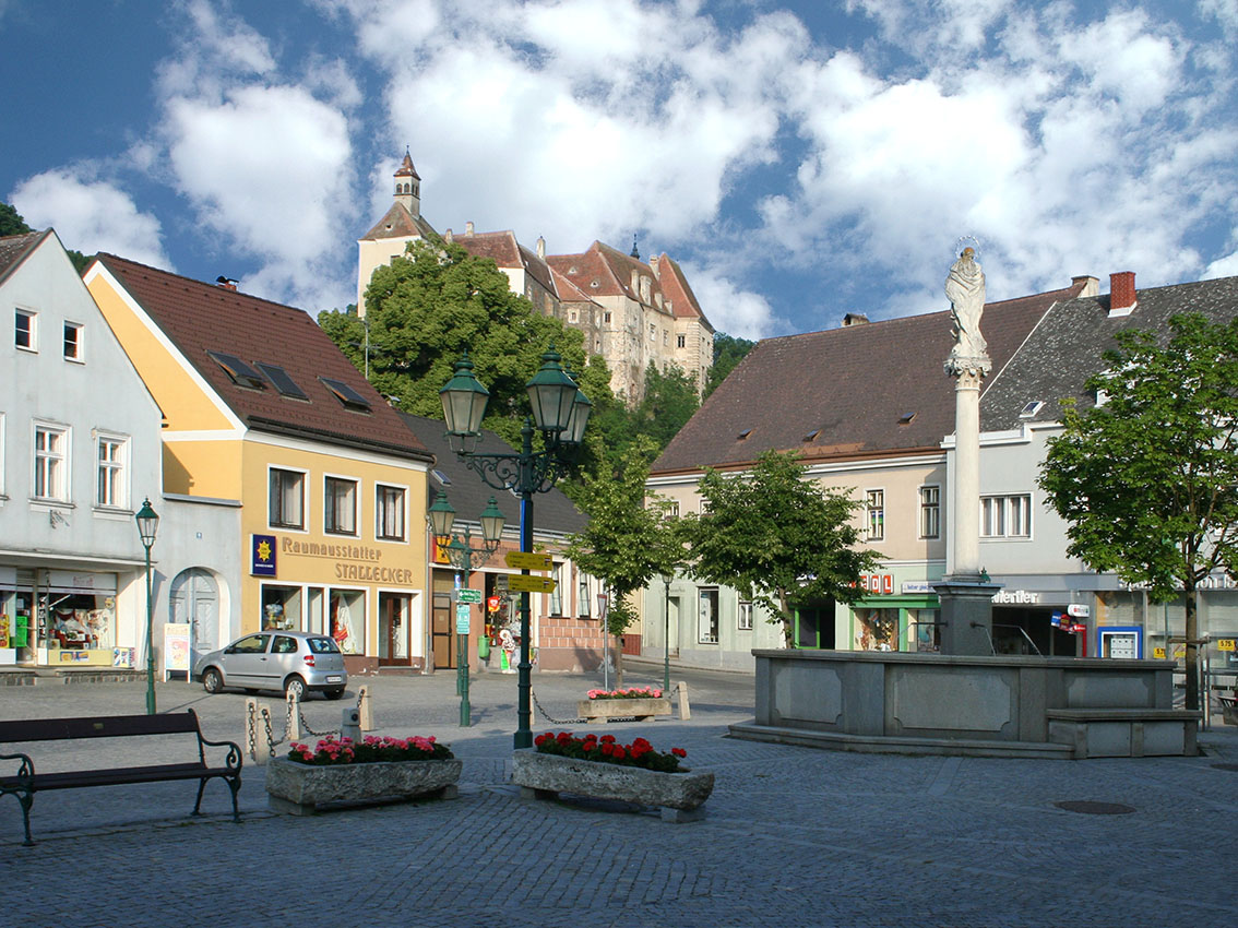 Eibenstein_0032_Hauptplatz Raabs+Burg